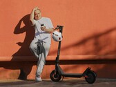 The Xiaomi Electric Scooter 4 Lite (2nd Gen) is now available in the EU. (Image source: Xiaomi)