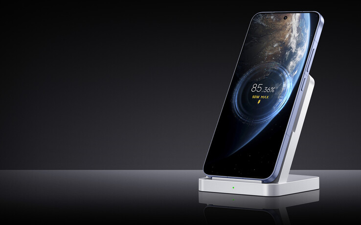 The Xiaomi 15 supports 50 W wireless charging via compatible chargers. (Image source: Xiaomi)