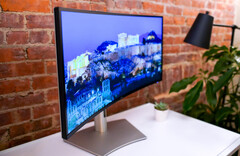 Legal The U3425WE can automatically adjust its brightness and colour temperature through a built-in ambient light sensor. (Image source: Dell)