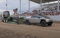 The Cybertruck managed to pull the 15-ton sled till the 230-feet mark. (Source: YouTube)