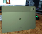 The Moto Pad 60 Pro in stylish green is only available in a few countries, but it is a great alternative to the rather boring devices from its competitors. (Image source: Notebookcheck)