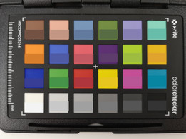 ColorChecker Passport: The original color is displayed in the lower half of each patch.