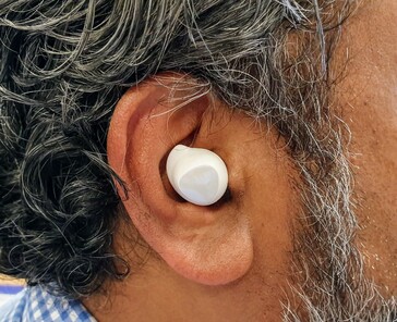 Samsung's Galaxy Buds are less conspicuous and feel more secure in the ear. (Source: Notebookcheck)