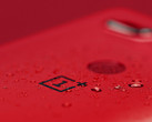 OnePlus 5T Lava Red Limited Edition close up, Sandstone model might launch January 2018