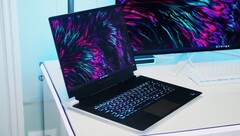 The Alienware x16 R1 with Core i9 and RTX 4080 is discounted by 43% (Image: Alex Wätzel)