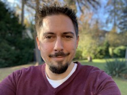 Taking a two-handed selfie in portrait mode with the iPad Pro 12.9