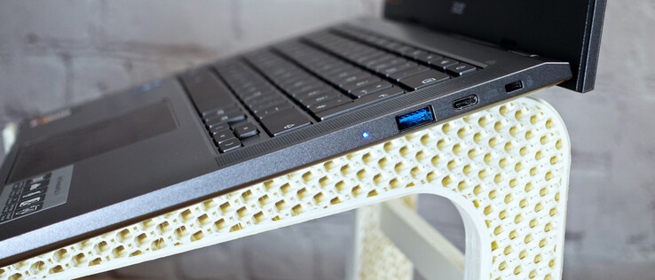 USB Type-A, USB Type-C (DP and PD), Kensington lock slot