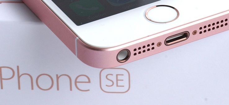 iPhone SE headphone jack