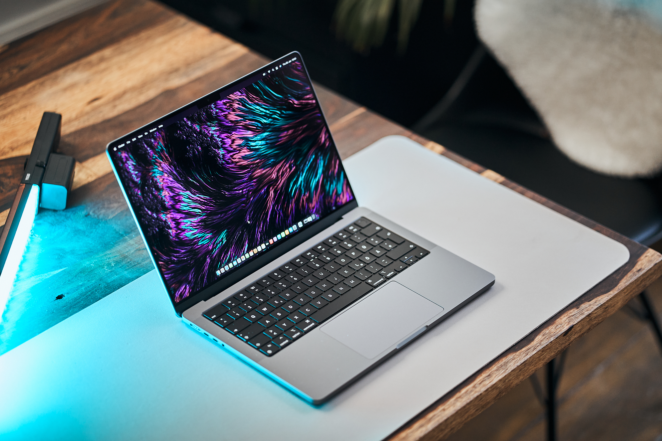 Apple MacBook Pro 14 2023 Entry Review: Base model with cut-down M2 Pro,  SSD downgrade, and slightly higher power draws -  Reviews