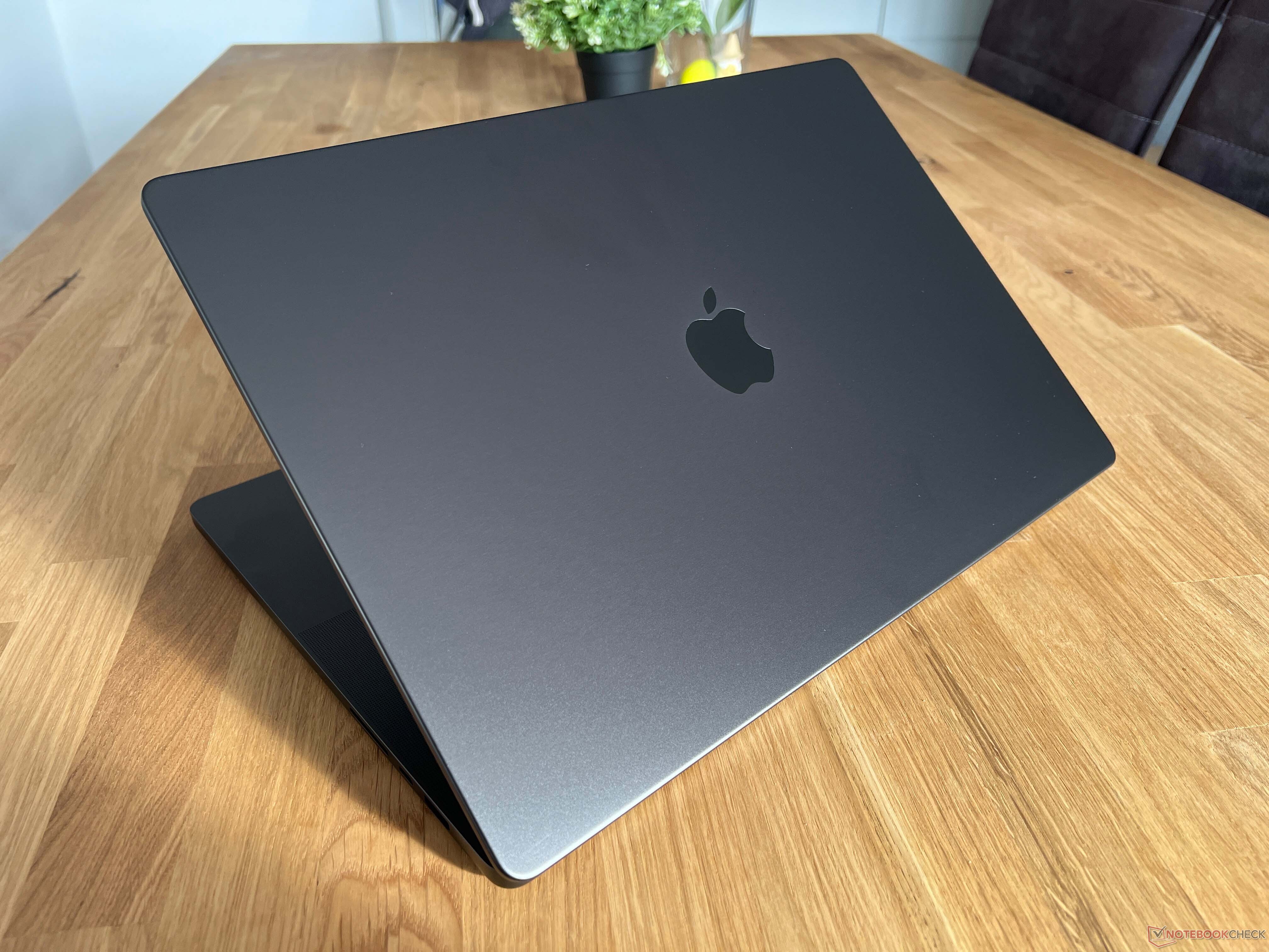 Space Black M3 Max MacBook Pro Review: We Can Game Now?! 