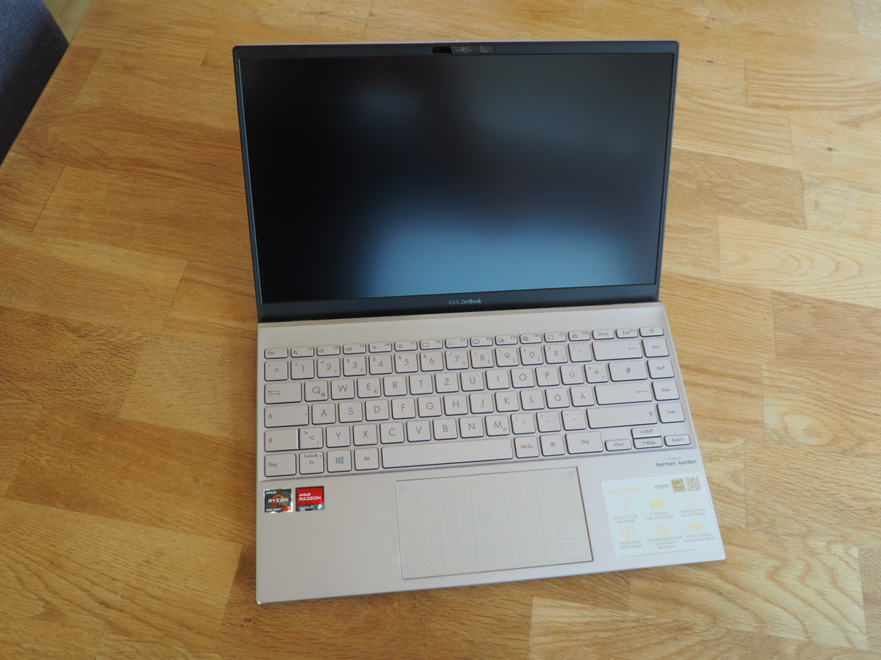 Asus ZenBook - and laptop NotebookCheck.net A Reviews AMD 14 duel review: Intel UM425U between