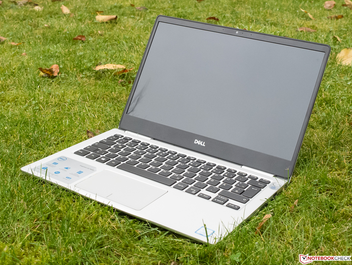 Dell Inspiron 7370 Laptop Review: Out of Date, But Still Holds Up