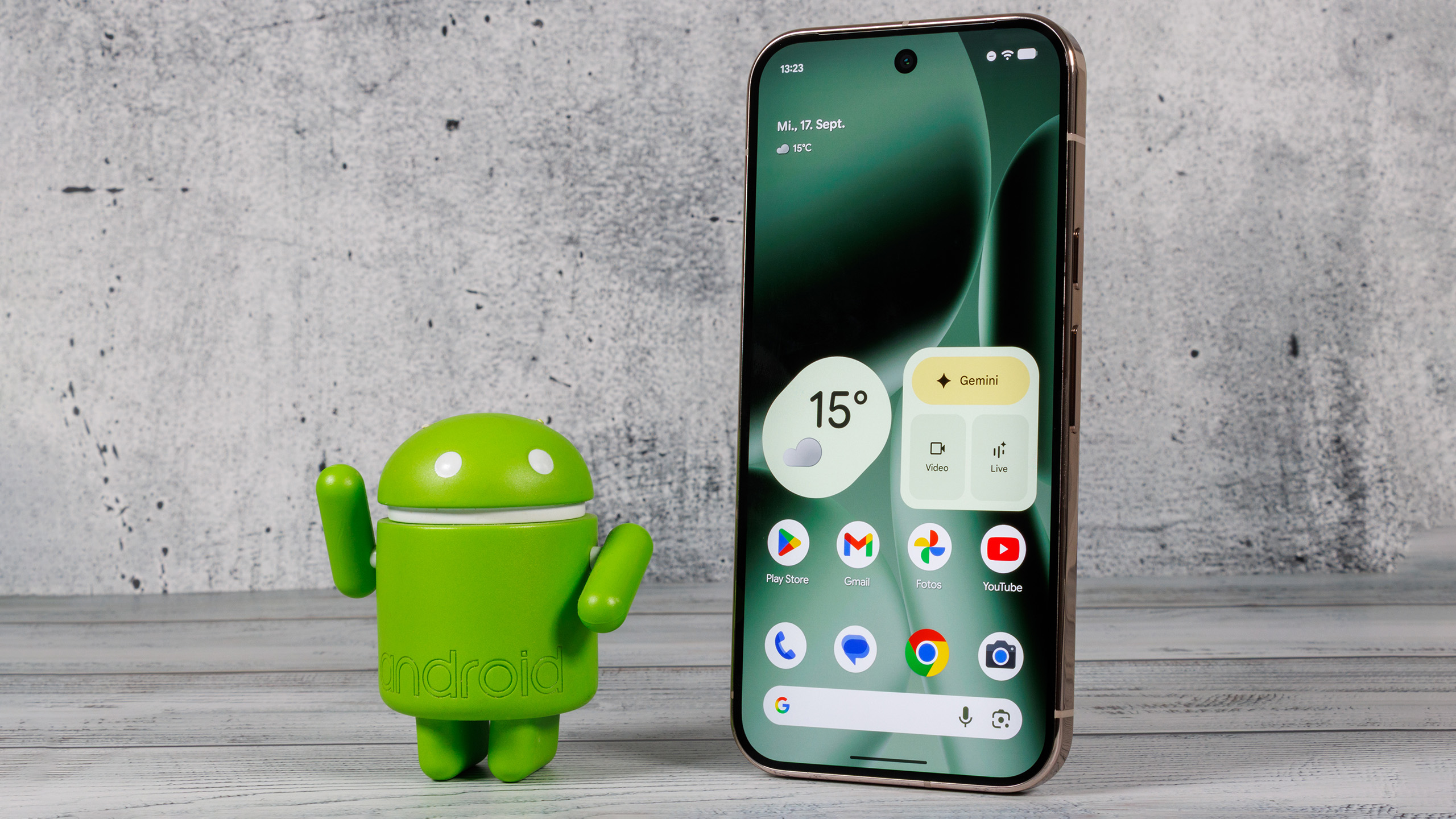 Google Pixel 10 Pro in review. (Image source: Daniel Schmidt)