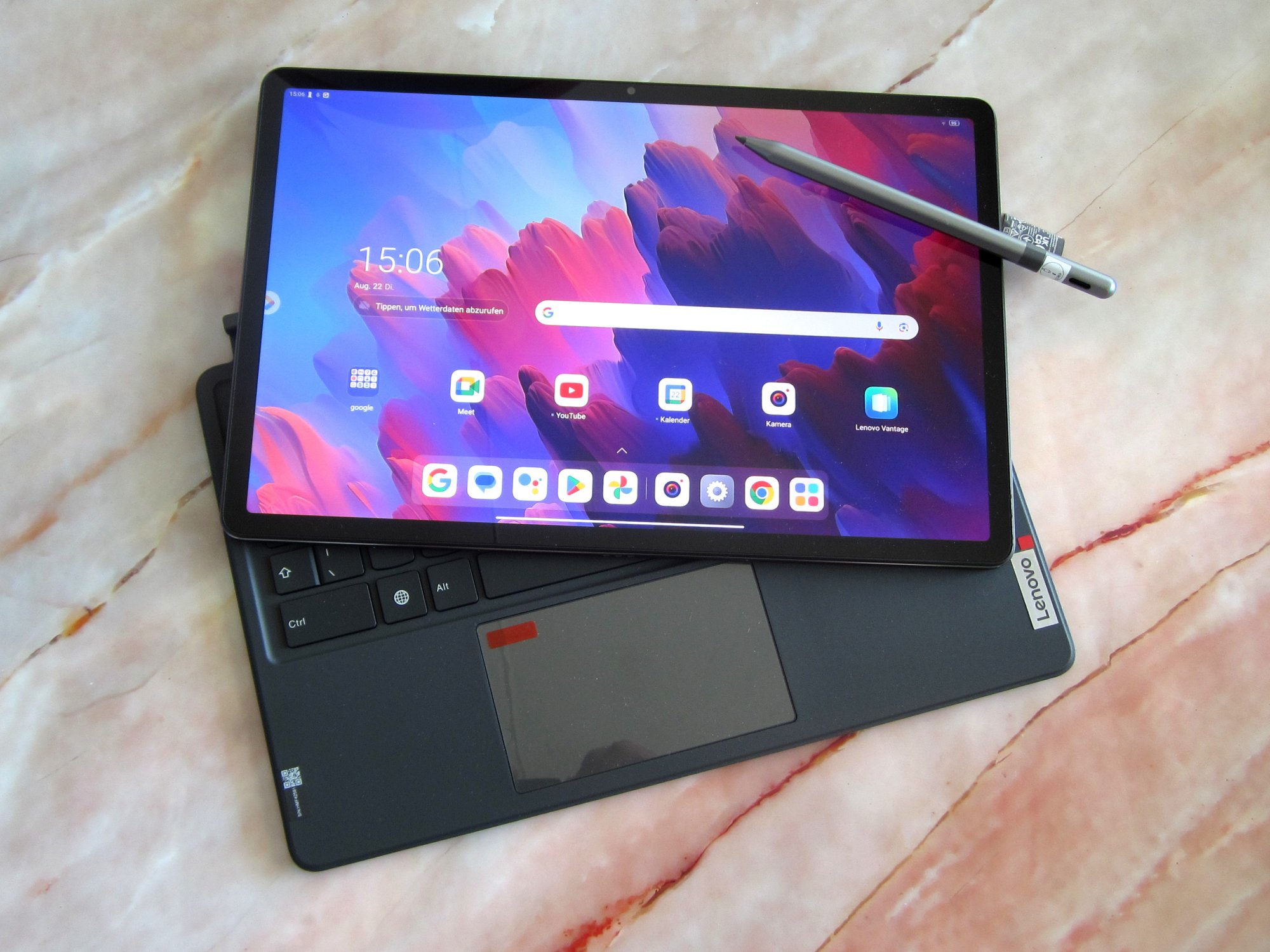 Lenovo Tab P12 review XXL powerful Reviews accessories NotebookCheck.net A tablet - with - of lots