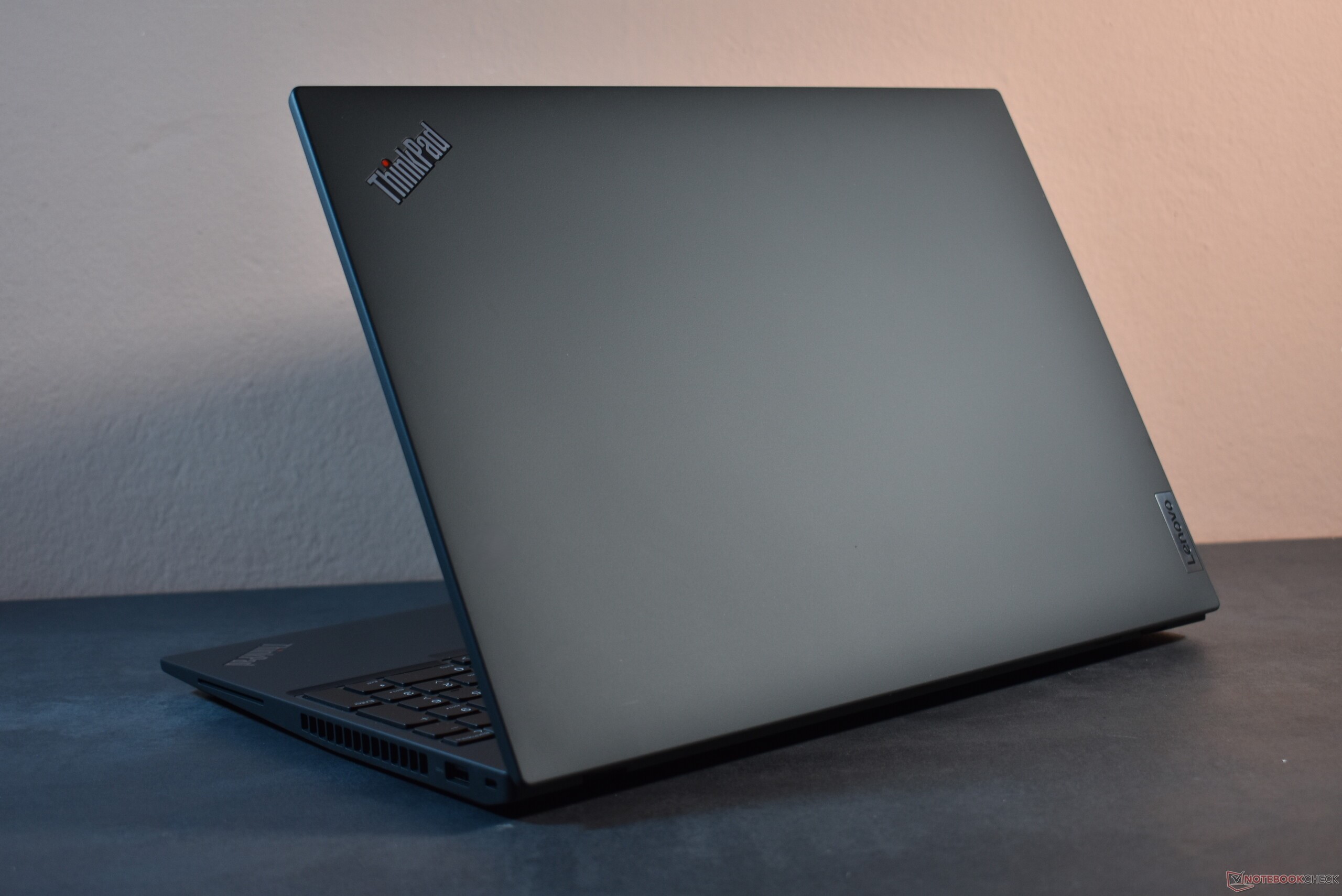 Lenovo ThinkPad T16 G2 AMD Laptop Review: Big ThinkPad even better with ...