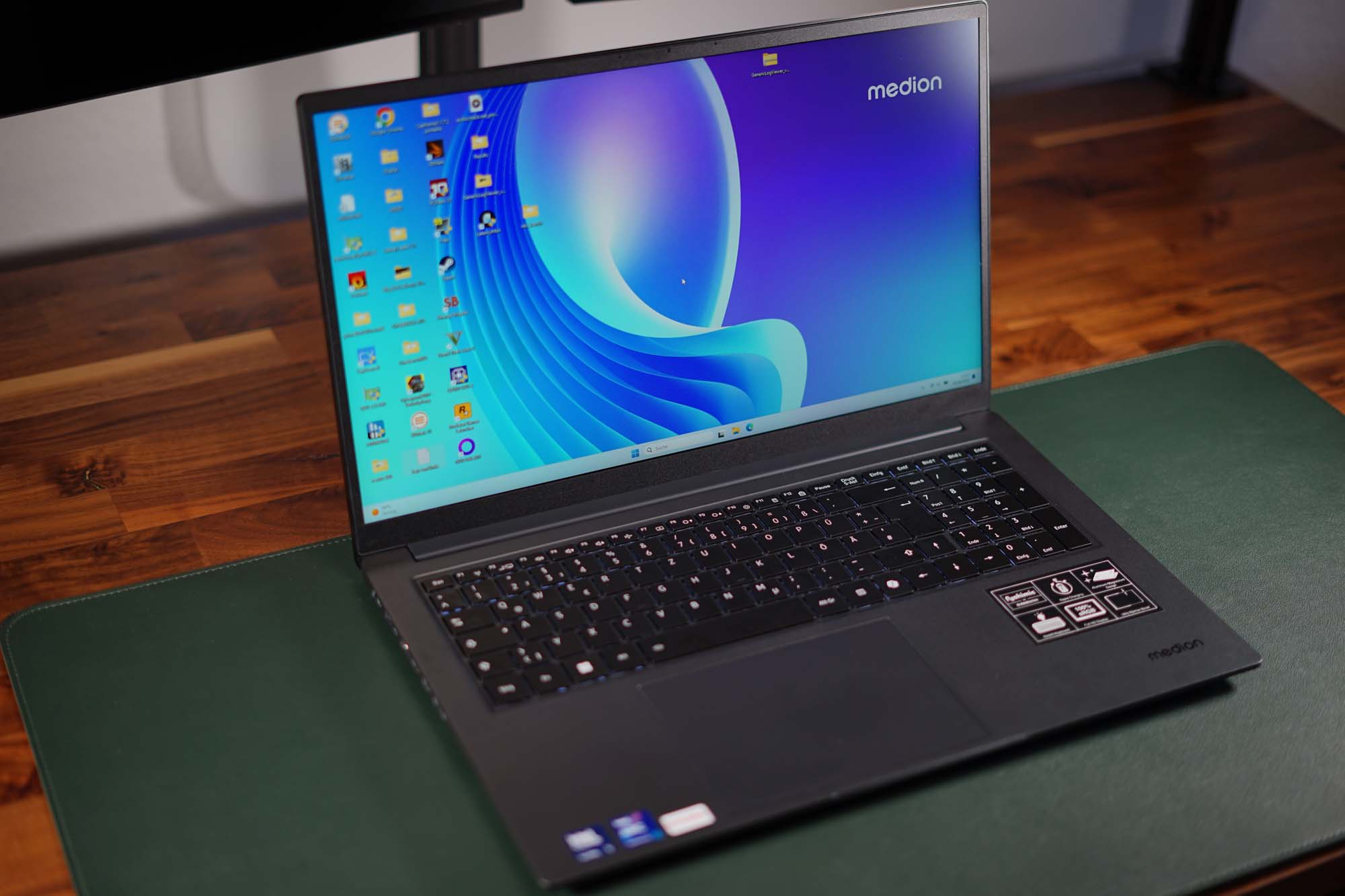 Medion S20 laptop review: 17-inch multimedia notebook with Intel Core ...