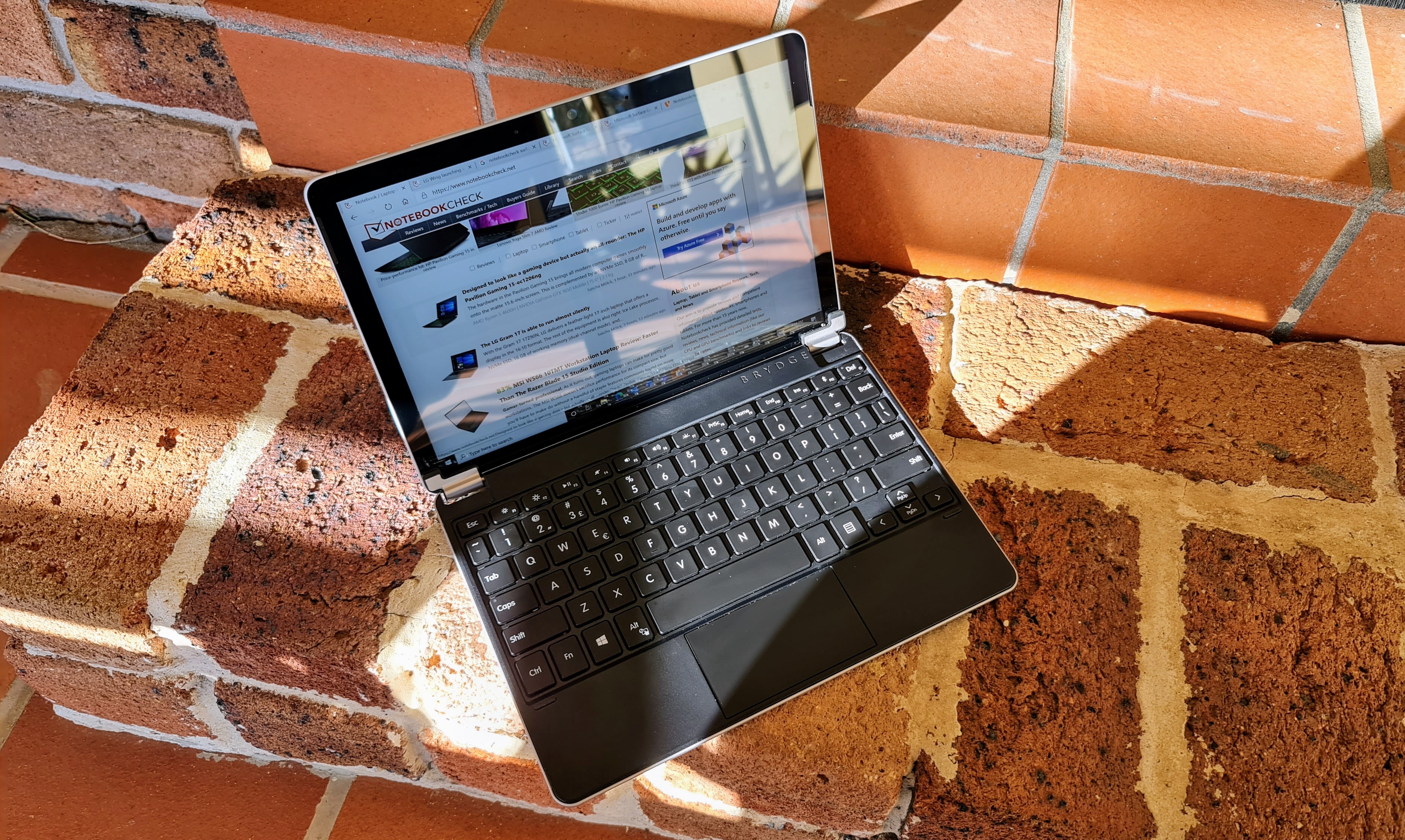 Hands On Microsoft Surface Go 2 Lte And Brydge 10 5 Go Keyboard Notebookcheck Net News