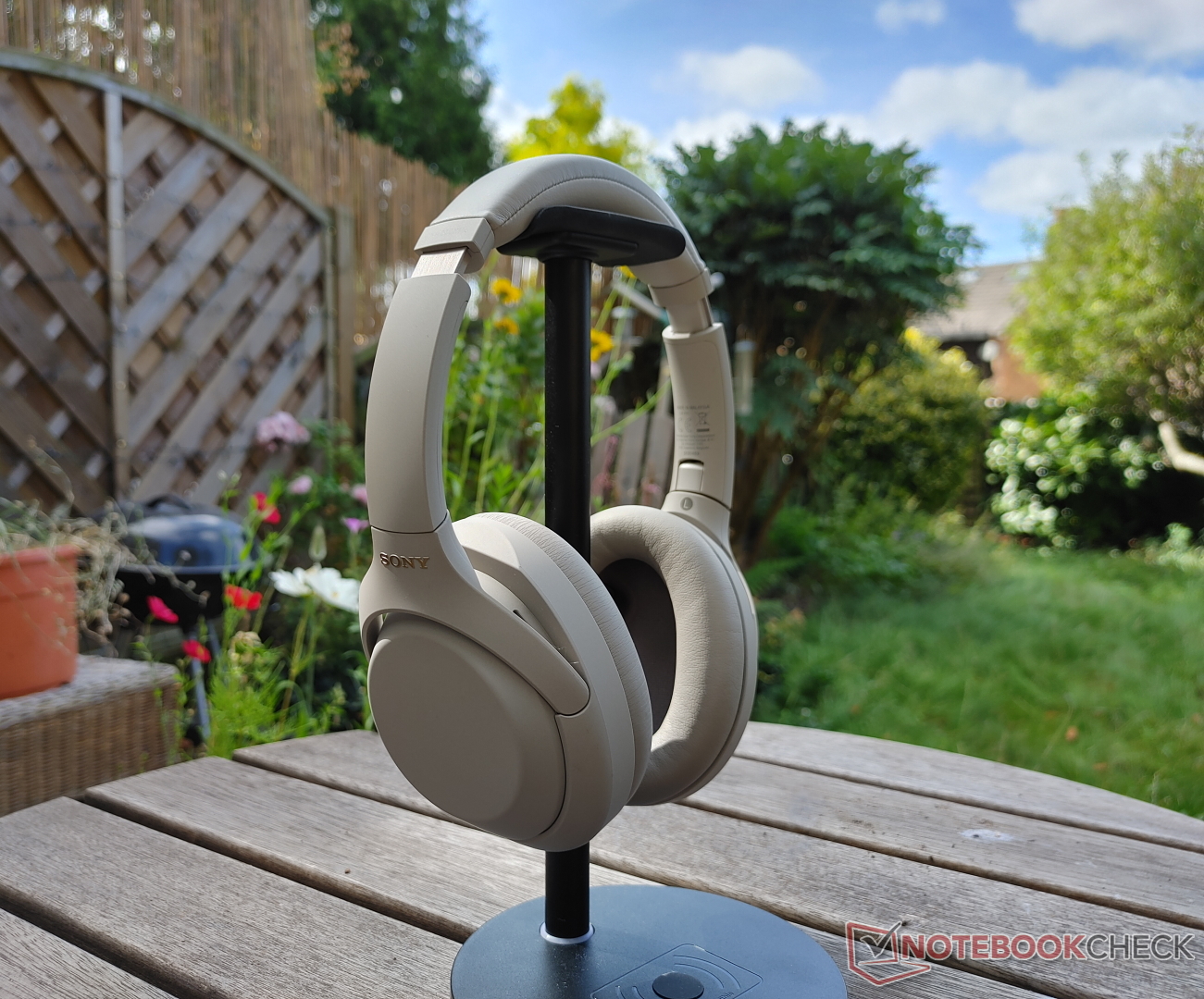 Sony WH-1000XM4: First Impressions with an underwhelming upgrade -   News