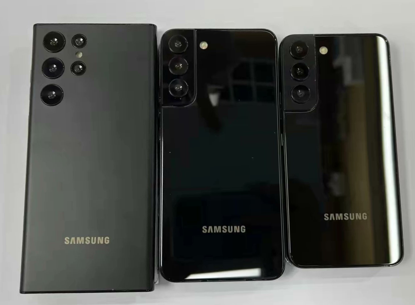Samsung Galaxy S22 Plus: Với màn hình rộng và độ phân giải tuyệt vời, Samsung Galaxy S22 Plus sẽ mang đến cho bạn trải nghiệm xem phim, chơi game và lướt web hoàn hảo nhất. Hãy click vào hình ảnh để khám phá thêm về sản phẩm.