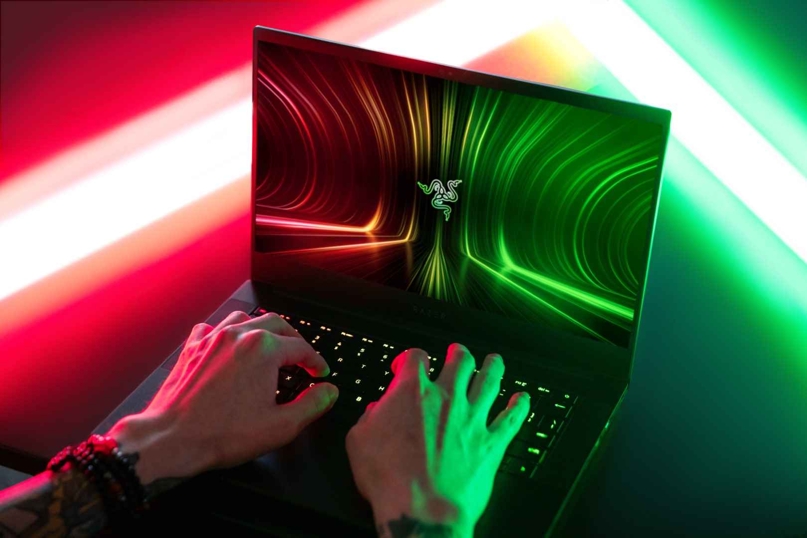 Razer is going red: Blade 14 is back from the dead with 100 W TGP ...