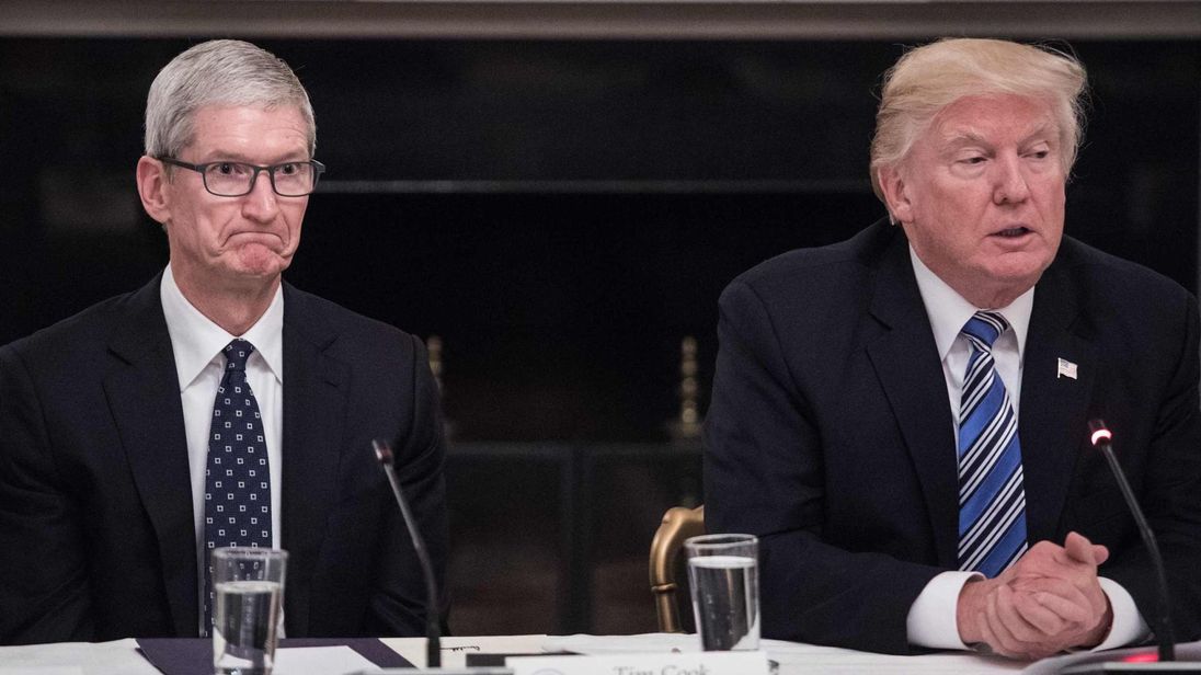 Donald Trump tells Tim Cook that Apple should make iPhones in the US - NotebookCheck.net