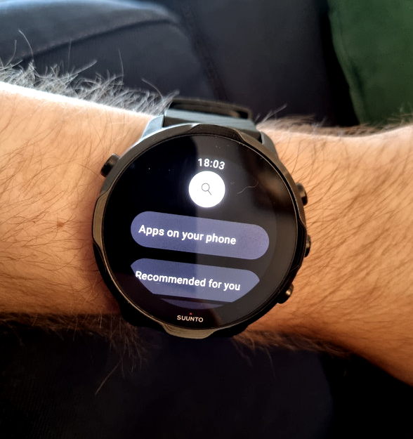 Wear OS 3.0 version of the Google Play Store starts arriving on