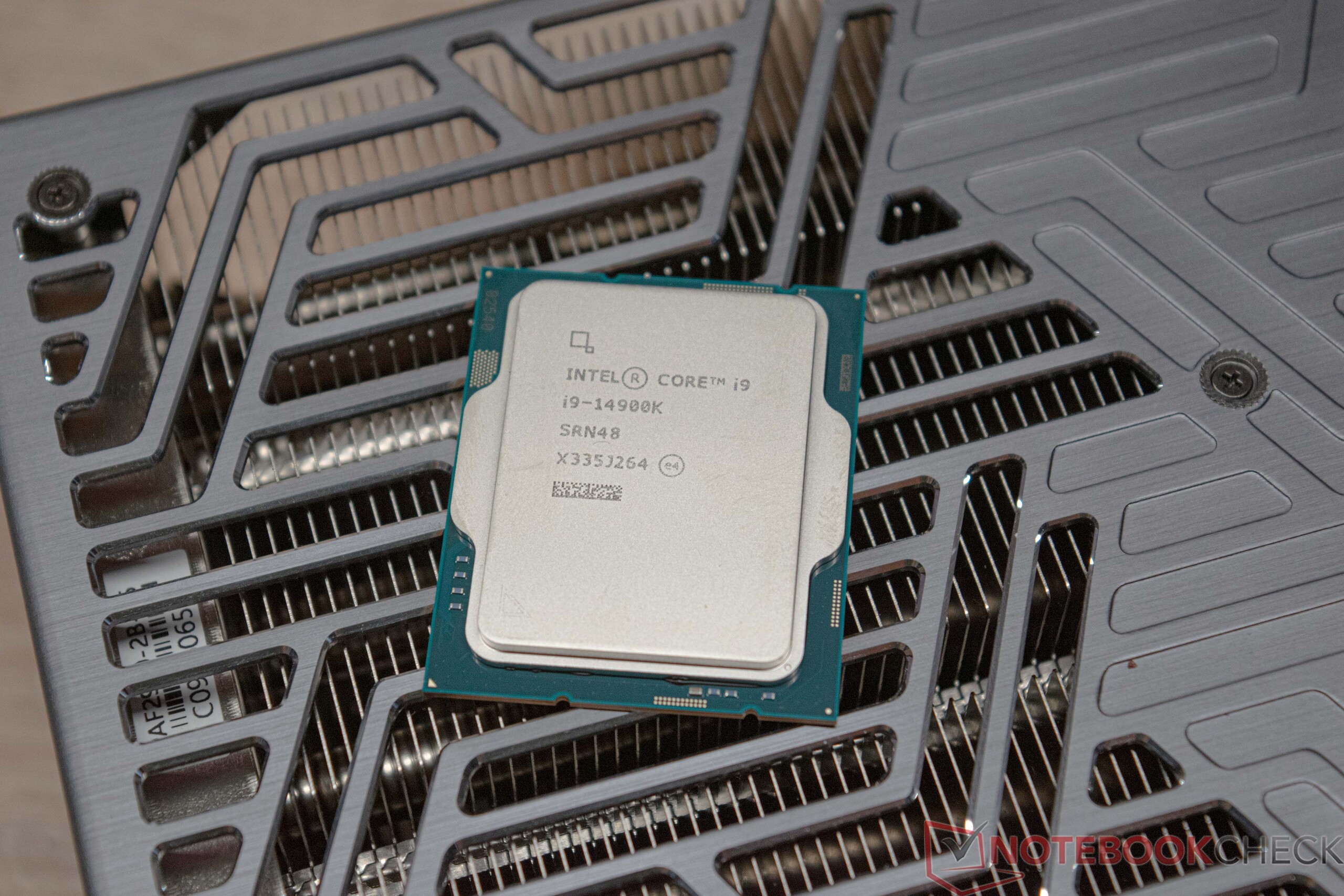 AMD Ryzen 7 7800X3D vs. Intel Core i9-14900K