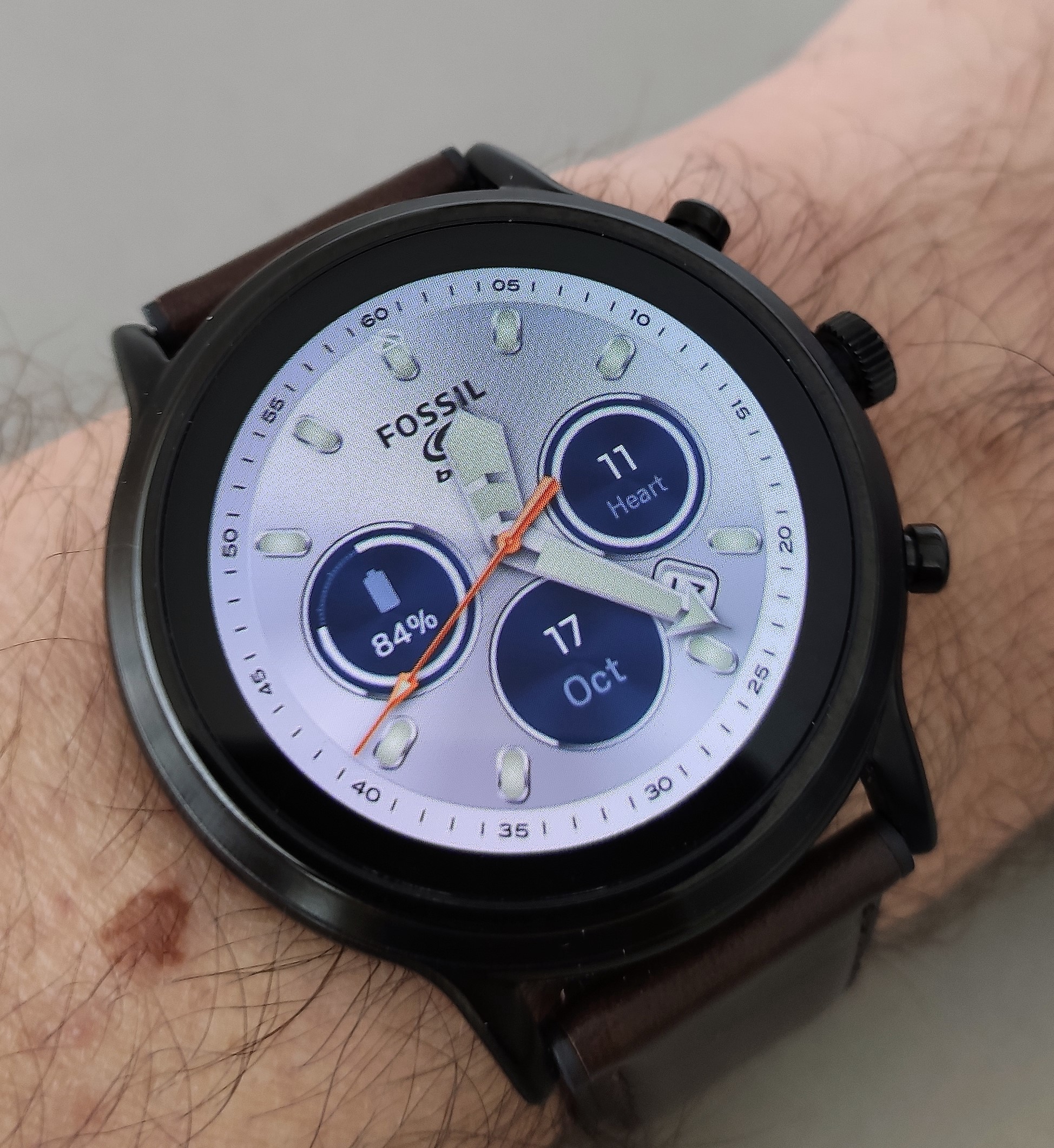 Fossil optimises the performance of smartwatches by removing over 30 watchfaces - NotebookCheck.net News
