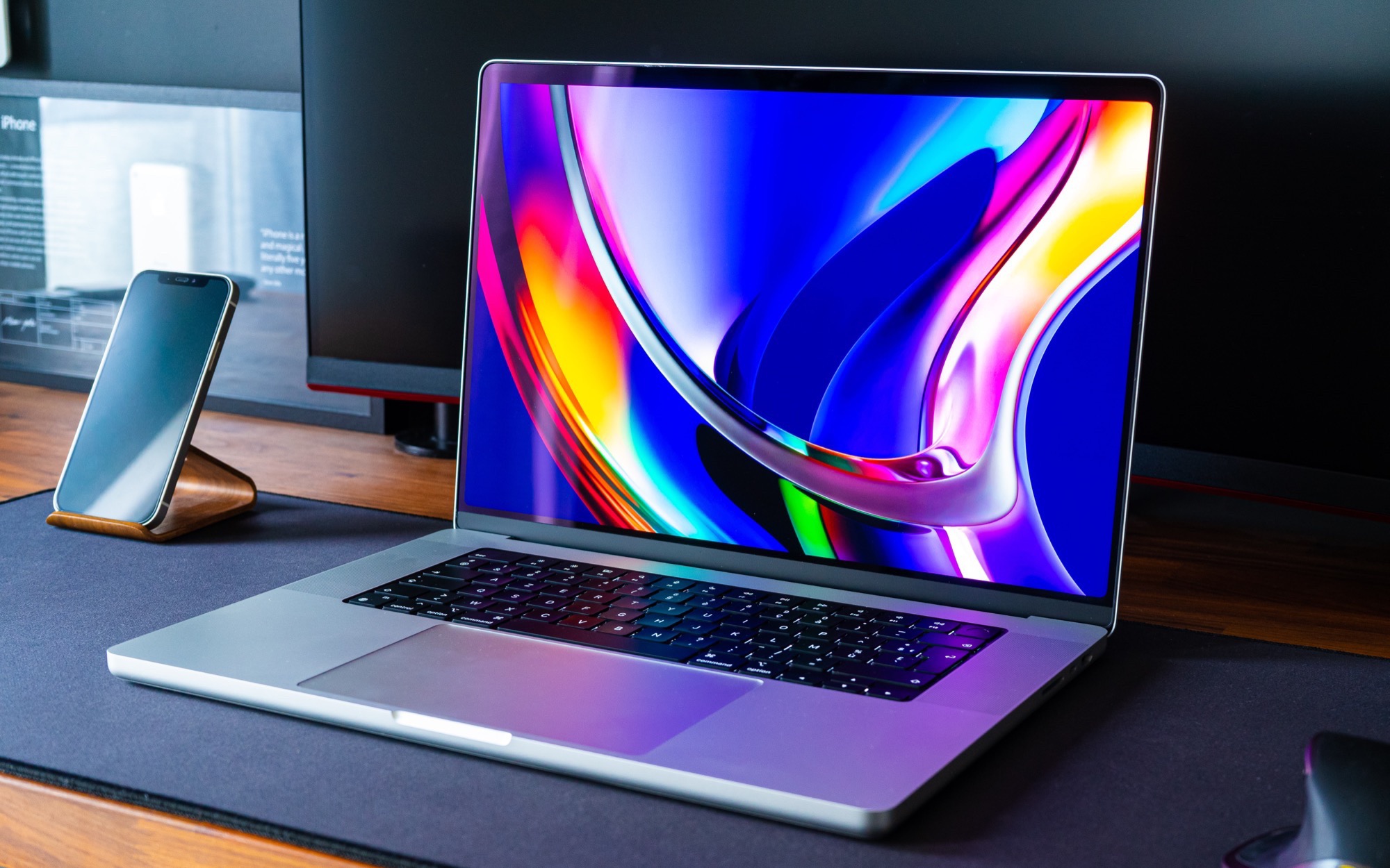 The first Apple MacBook with an OLED display will not arrive before