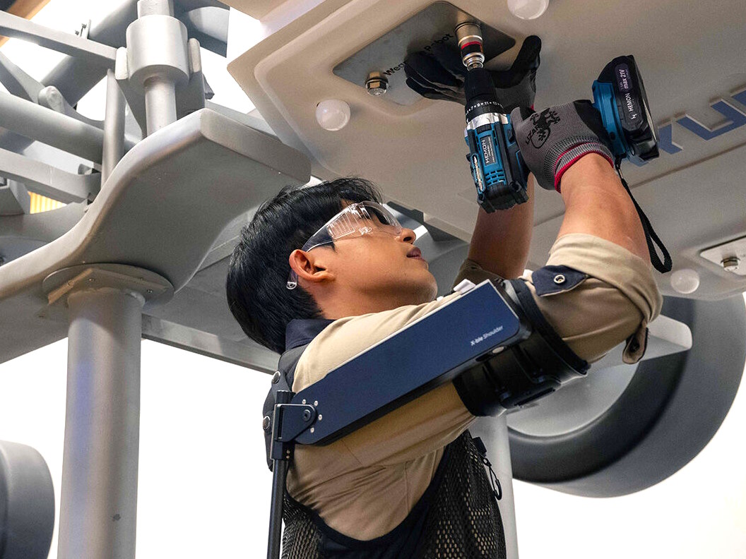 Hyundai Motor and Kia unveil X-ble Shoulder industrial wearable robot ...