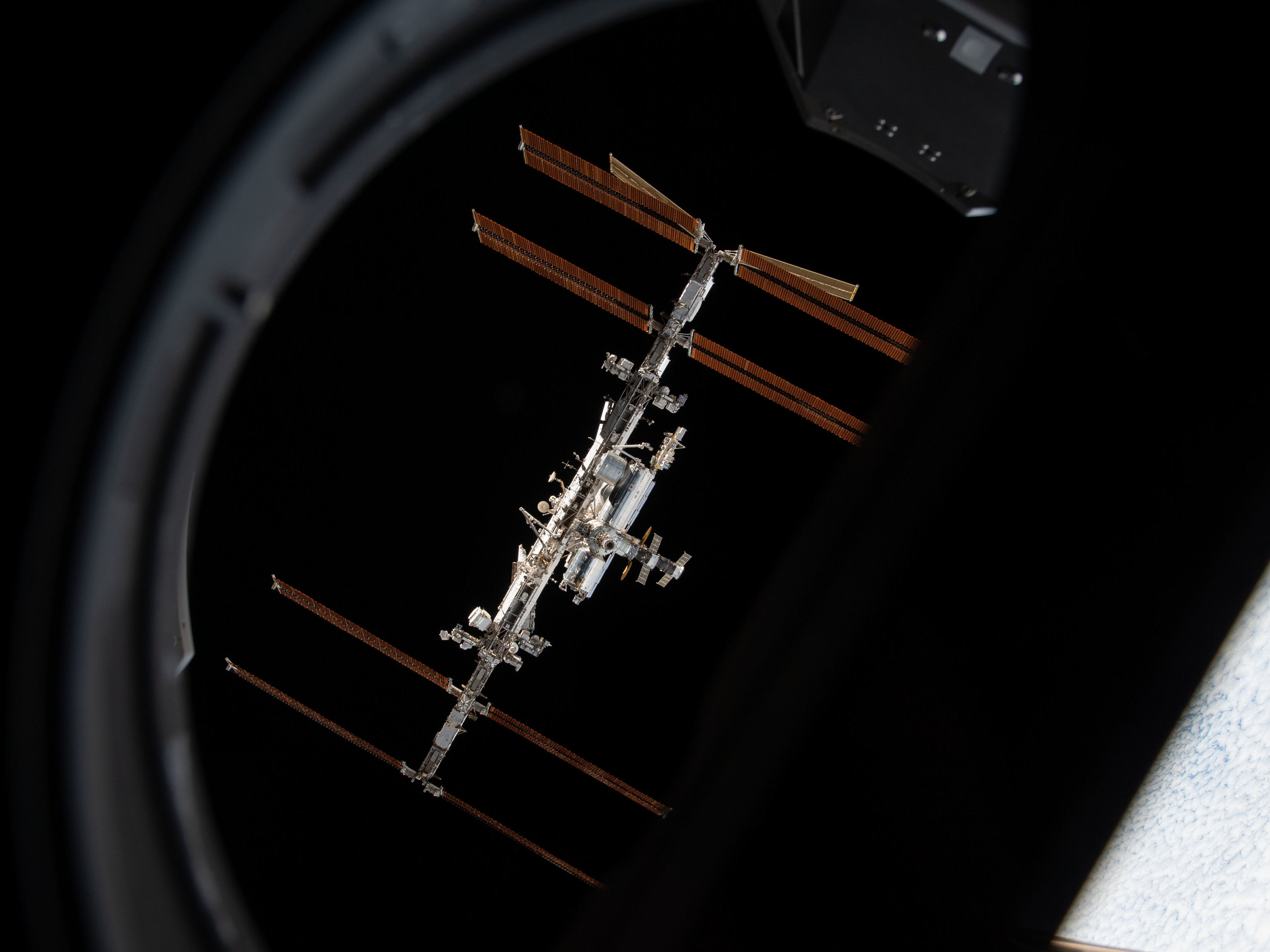 NASA chooses SpaceX to build ISS de-orbit vehicle for $843 million ...