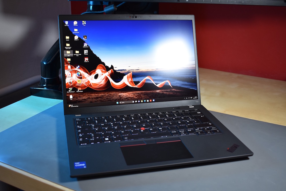 ThinkPad T14 Gen 4 laptop drops to $563 in Lenovo's intriguing outlet ...