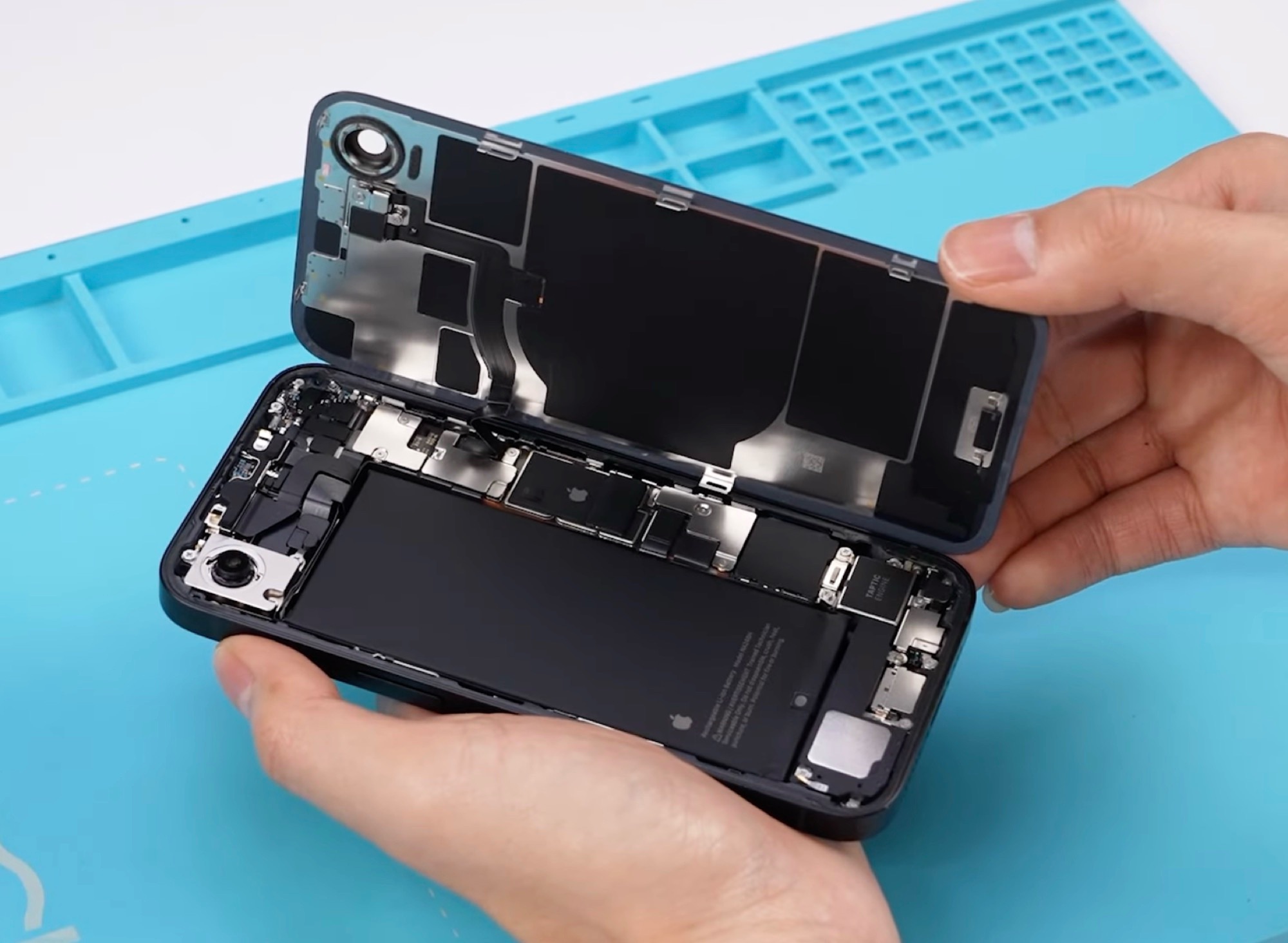 Apple iPhone 16e: Teardown videos reveal much larger battery and repair optimizations - Notebookcheck.net