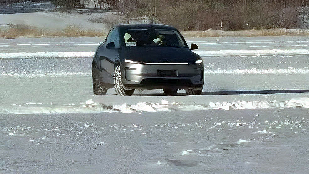 2025 Model Y Juniper facelift caught uncovered with side vents and two