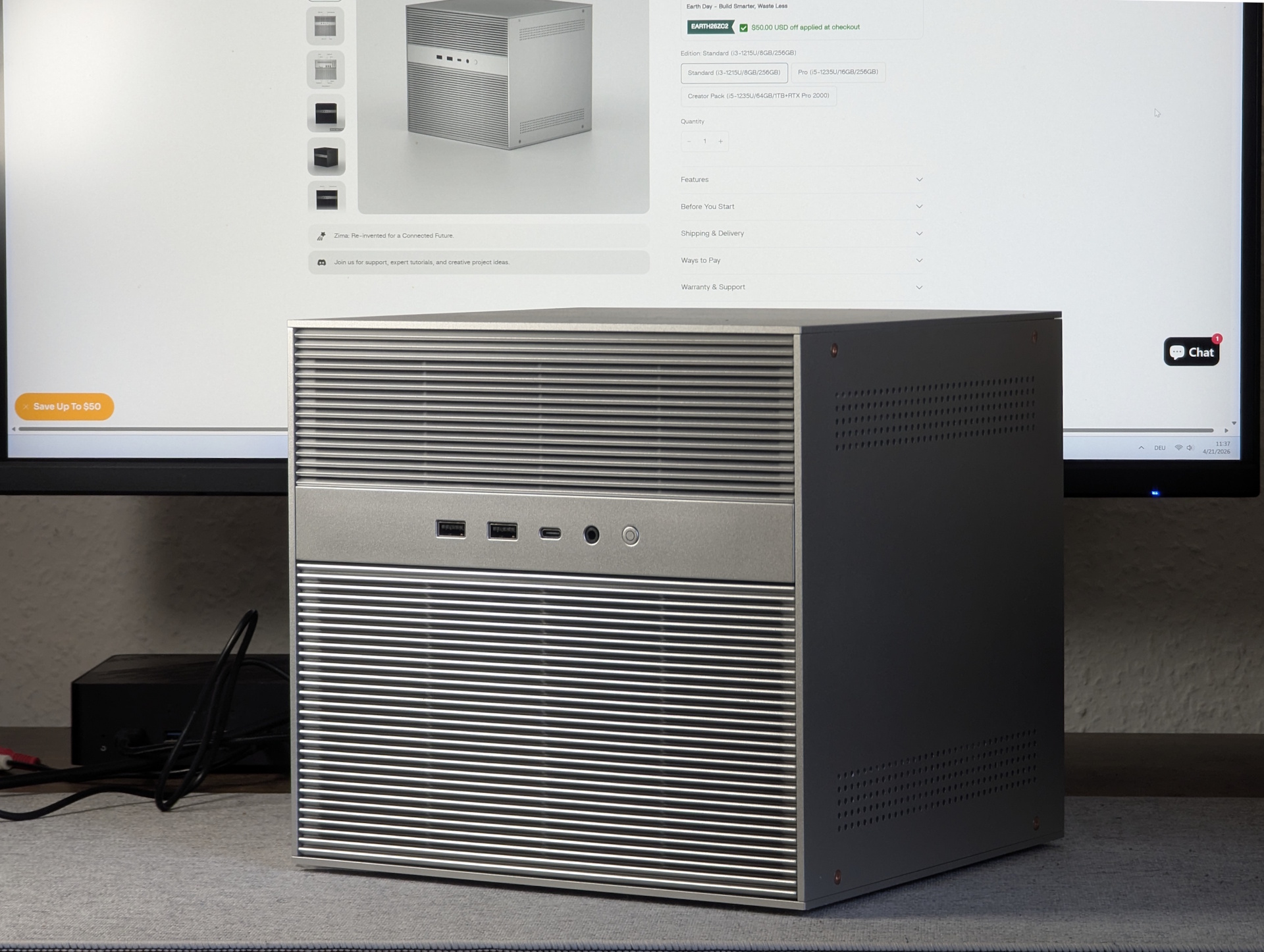 Zimacube 2 in front of a screen