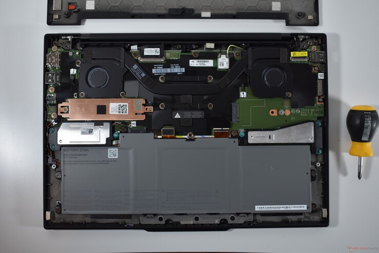 The Lenovo ThinkPad X1 Carbon does not feature upgradeable RAM. The storage, however, is upgradeable.