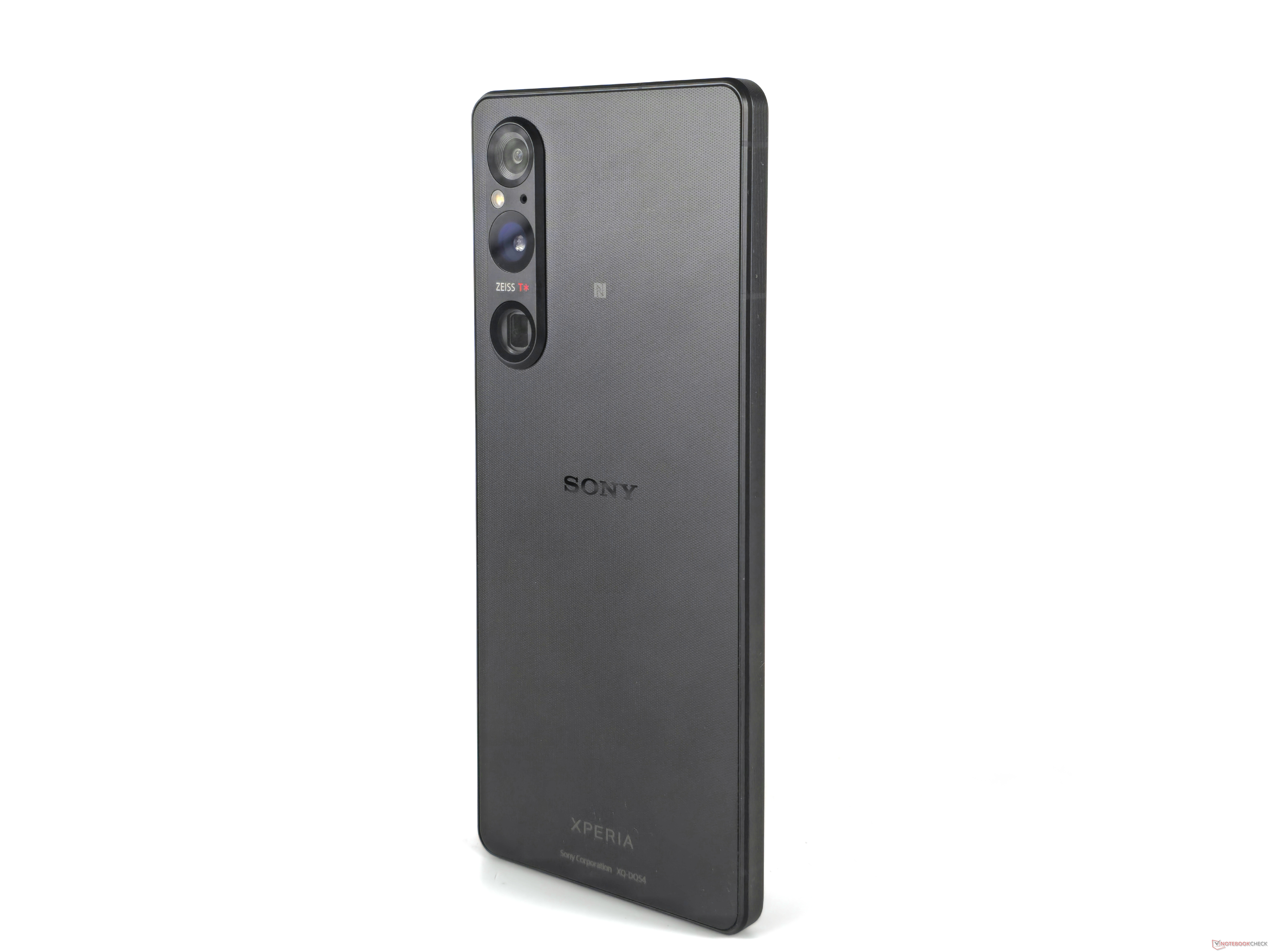 Sony Xperia 1 V: Alleged billboard reveals design elements and points to  new camera improvements -  News