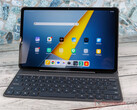 The Poco Pad M1 is available with 256 GB of storage. Pictured: the tablet with its keyboard accessory. (Image source: Notebookcheck)