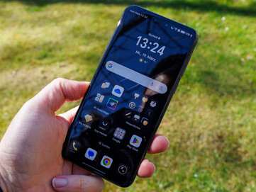 Porsche Design | Honor Magic7 RSR outdoors (Image source: Daniel Schmidt)