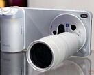 The G2 Ultra 400mm telephoto extender can easily deliver 1600mm shots, as demonstrated by an early photo sample.