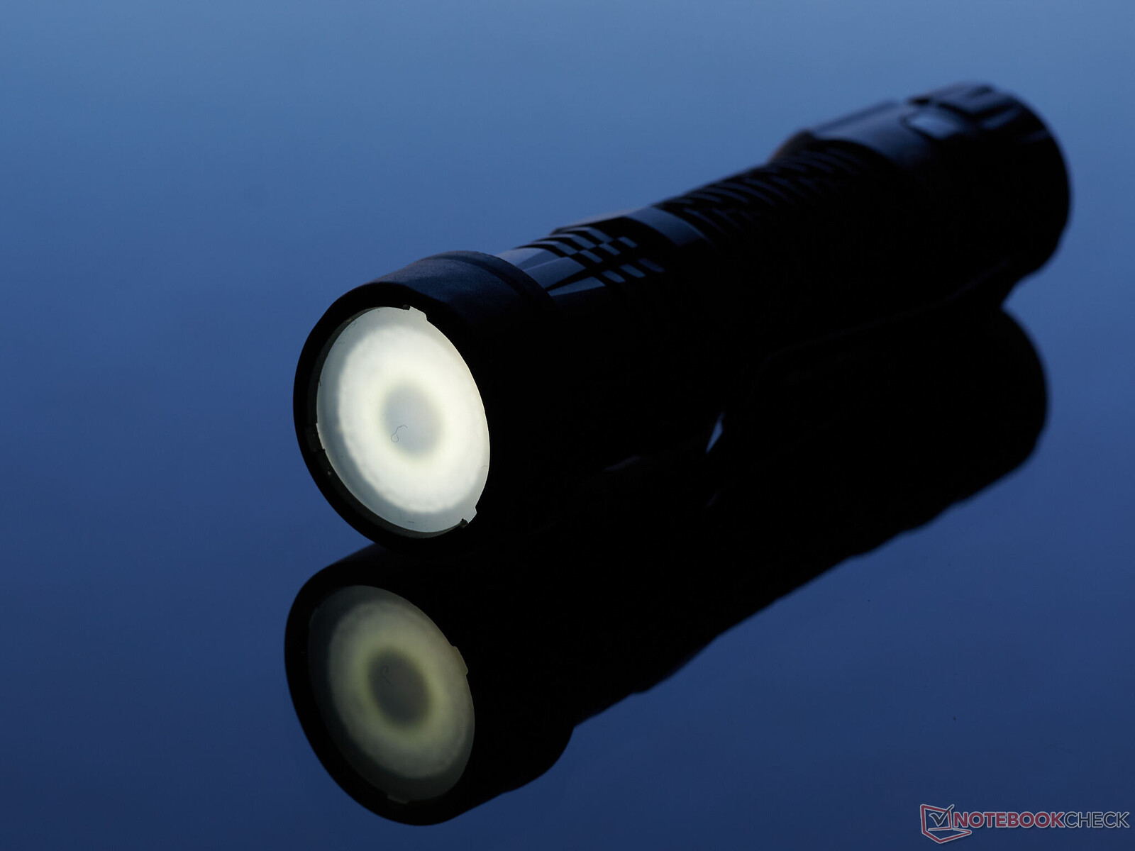 Nitecore Edc33 And Edc35 Hands-on Review: Two Truly Hot Flashlights 