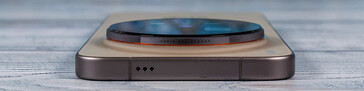Top: microphone (image source: Daniel Schmidt)