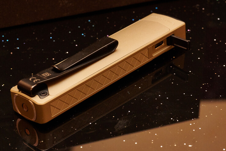 Two-way clip of the Arkpro Ultra (identical to the Arkpro). (Image source: Andreas Sebayang/Notebookcheck.com)