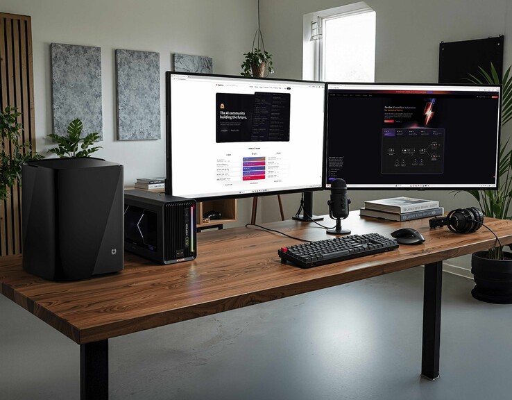 The UnifyDrive UC450 Pro NAS features Thunderbolt 4 support, allowing speedy eGPU setups. (Image source: UnifyDrive)