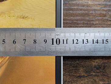Narrow side bezels