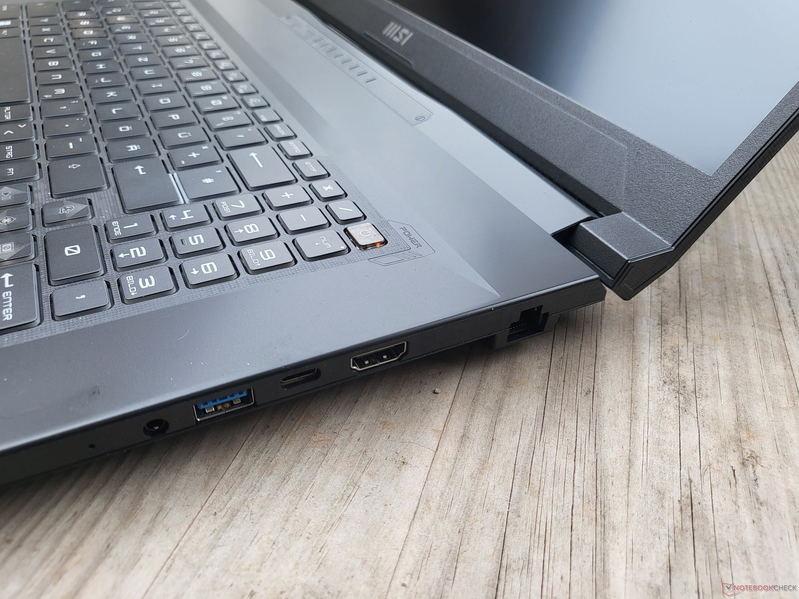 review: 17 - 4060 NotebookCheck.net makes Nvidia B13V debut MSI GeForce RTX its Katana laptop Reviews