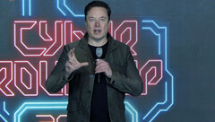 Elon explains how Cybercab rentals will work (image: Tesla/YT)