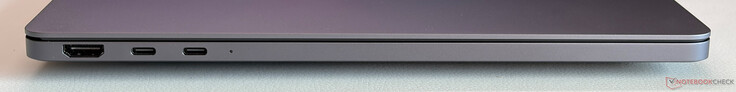 Left: HDMI 2.1, 2x USB-C 4.0 w/ Thunderbolt 4 (40 Gbps, DisplayPort, power delivery)