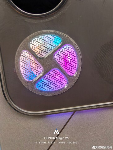 Honor's active cooling fan