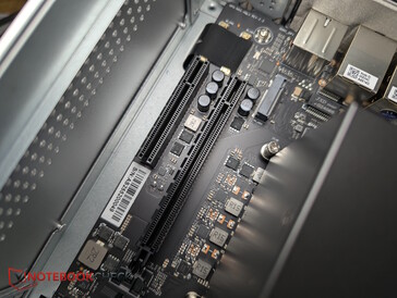 2 PCIe slots